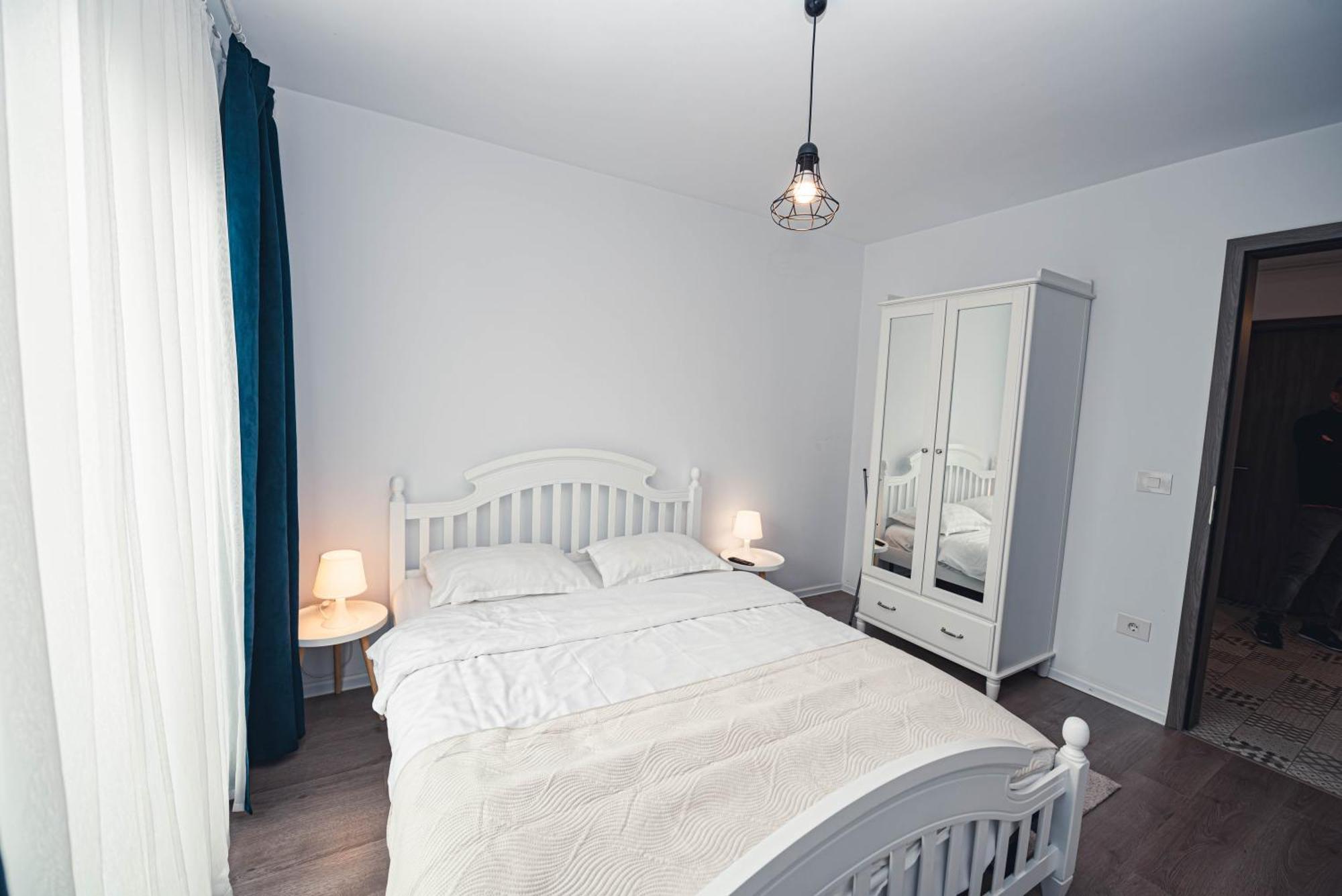 White Mood Apartment 2 Brasov Ngoại thất bức ảnh