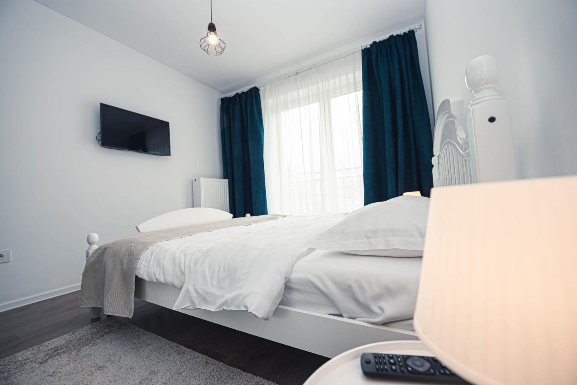 White Mood Apartment 2 Brasov Ngoại thất bức ảnh